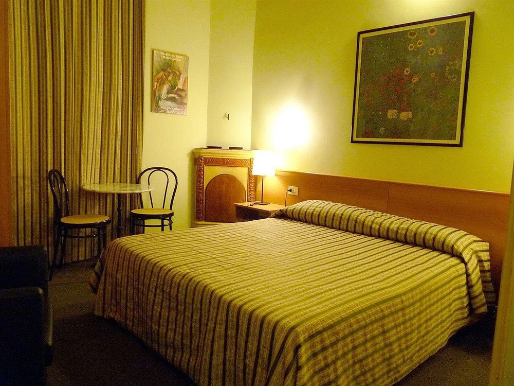 Residenza Le Rondini Hotel Флоренция Екстериор снимка
